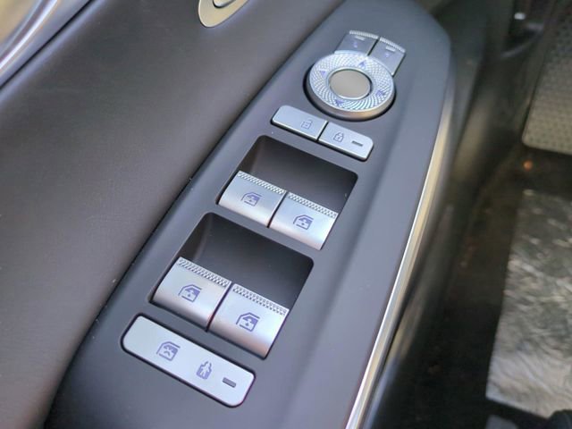 Certified 2025 Genesis GV70 2.5T w/ Sport Prestige Package image 17