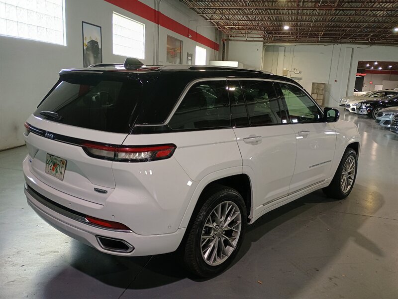 Used 2022 Jeep Grand Cherokee Summit 4xe AWD/4WD image 5