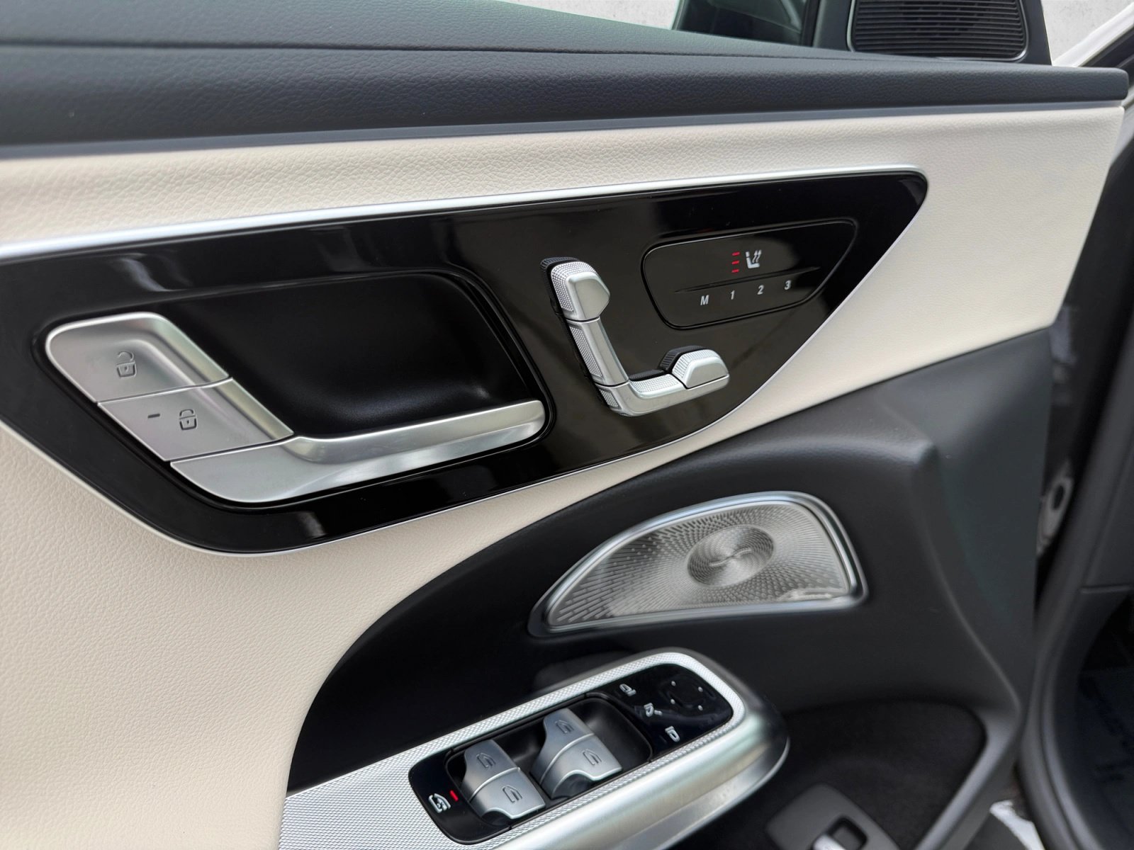 New 2027 Mercedes-Benz E 350 4MATIC Sedan image 10