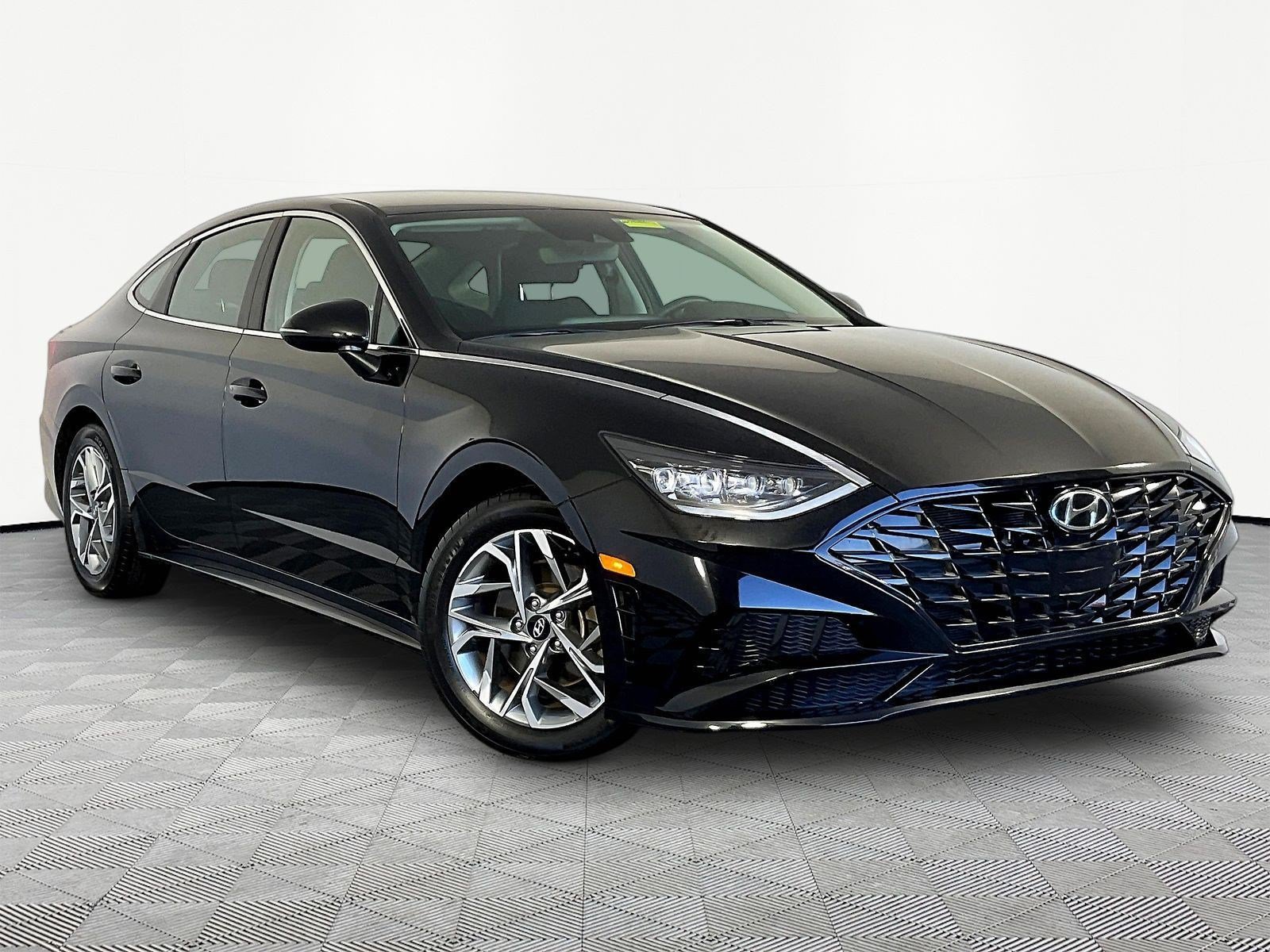 Used 2023 Hyundai Sonata SEL FWD image 3