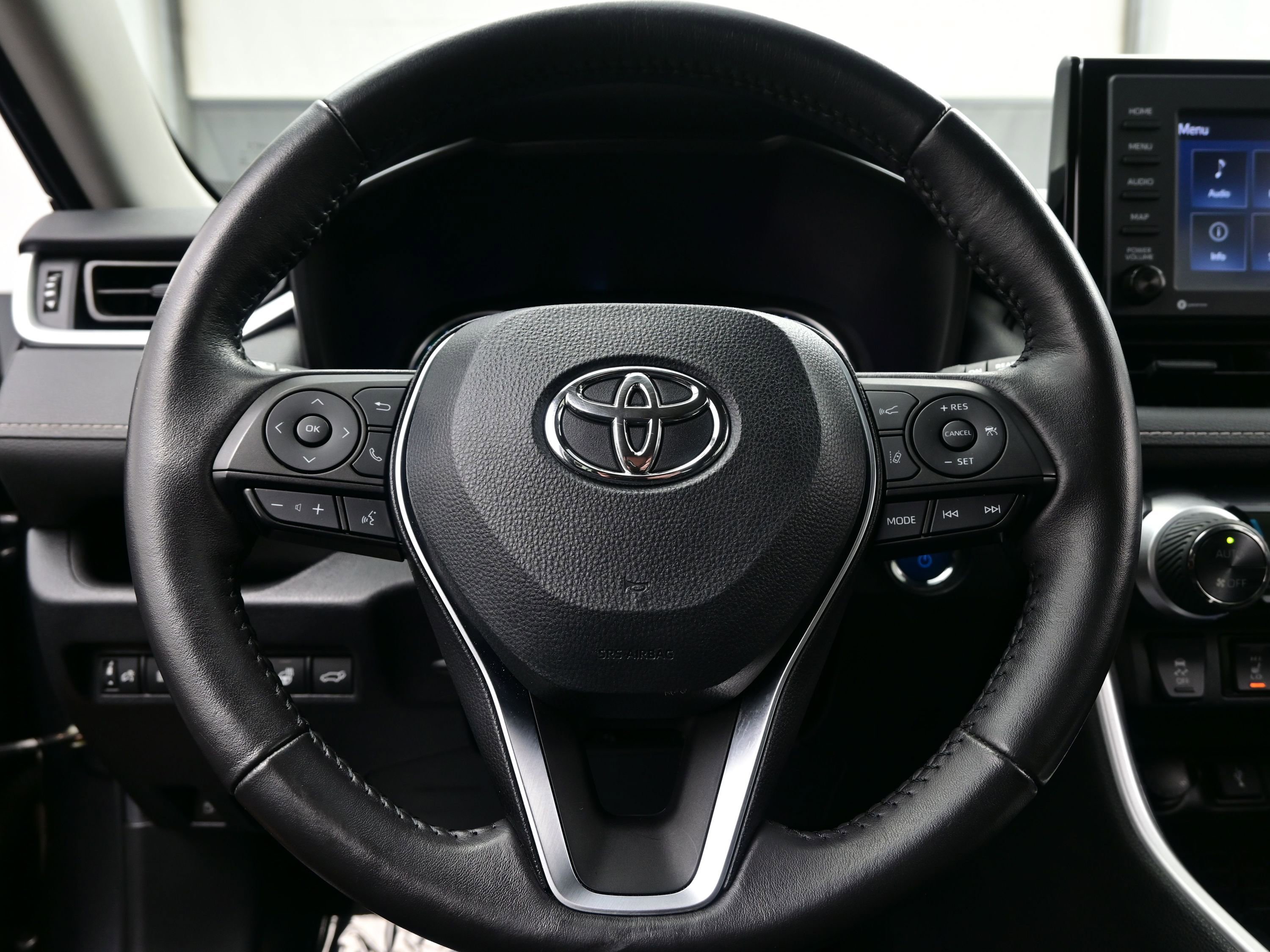Used 2022 Toyota RAV4 XLE w/ Convenience Package image 25