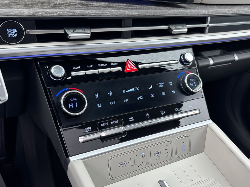 Used 2024 Hyundai Santa Fe Limited image 32