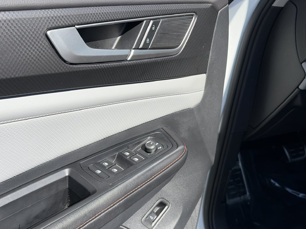 Certified 2025 Volkswagen Atlas Peak Edition SE AWD/4WD image 15