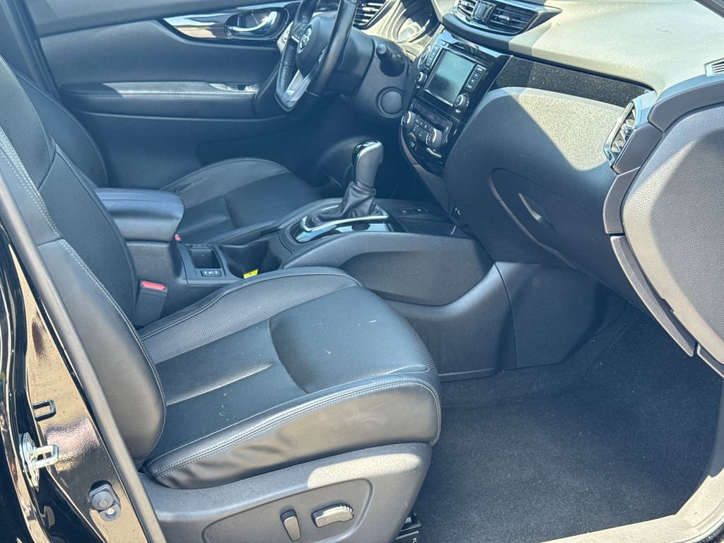 Used 2022 Nissan Rogue Sport SL w/ Premium Package image 13