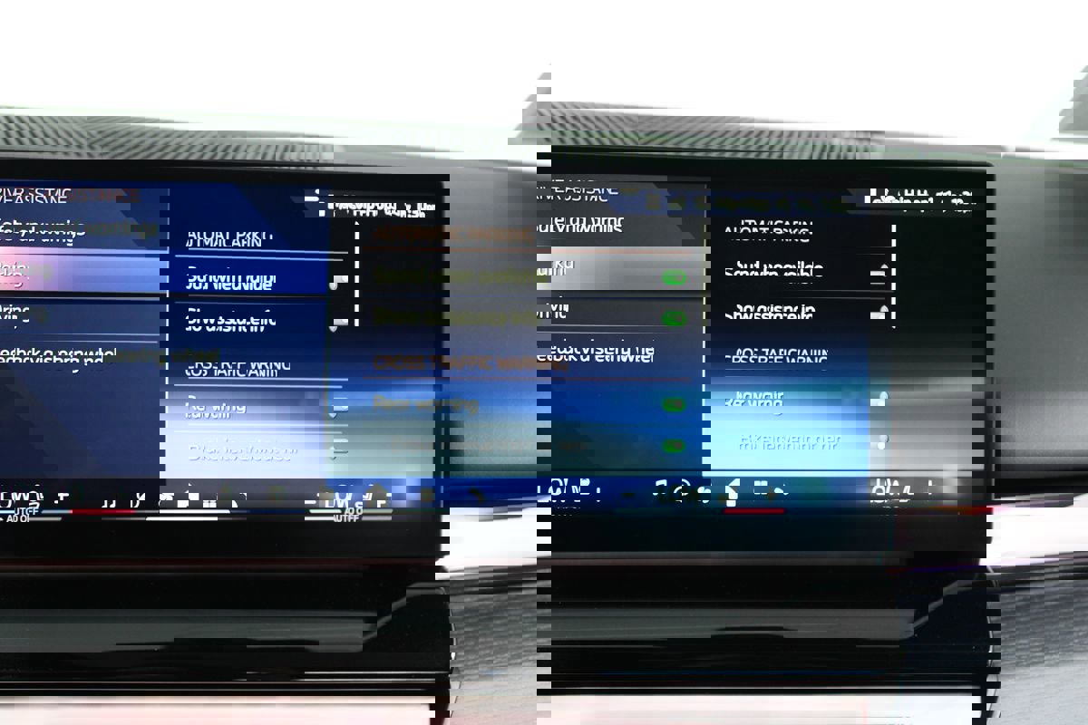 Used 2025 BMW i5 eDrive40i w/ M Sport Package image 14