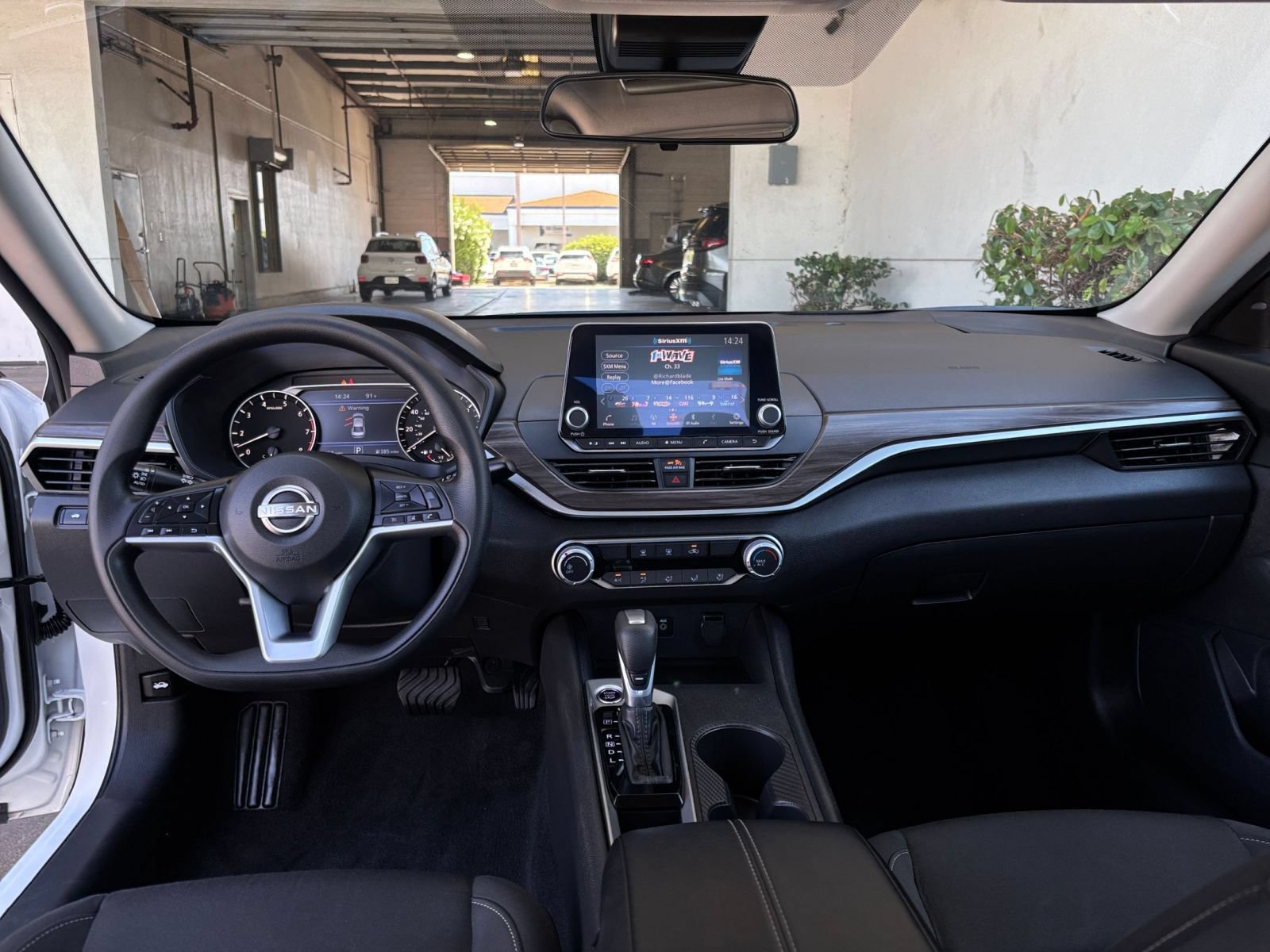 Used 2025 Nissan Altima 2.5 SV FWD image 34