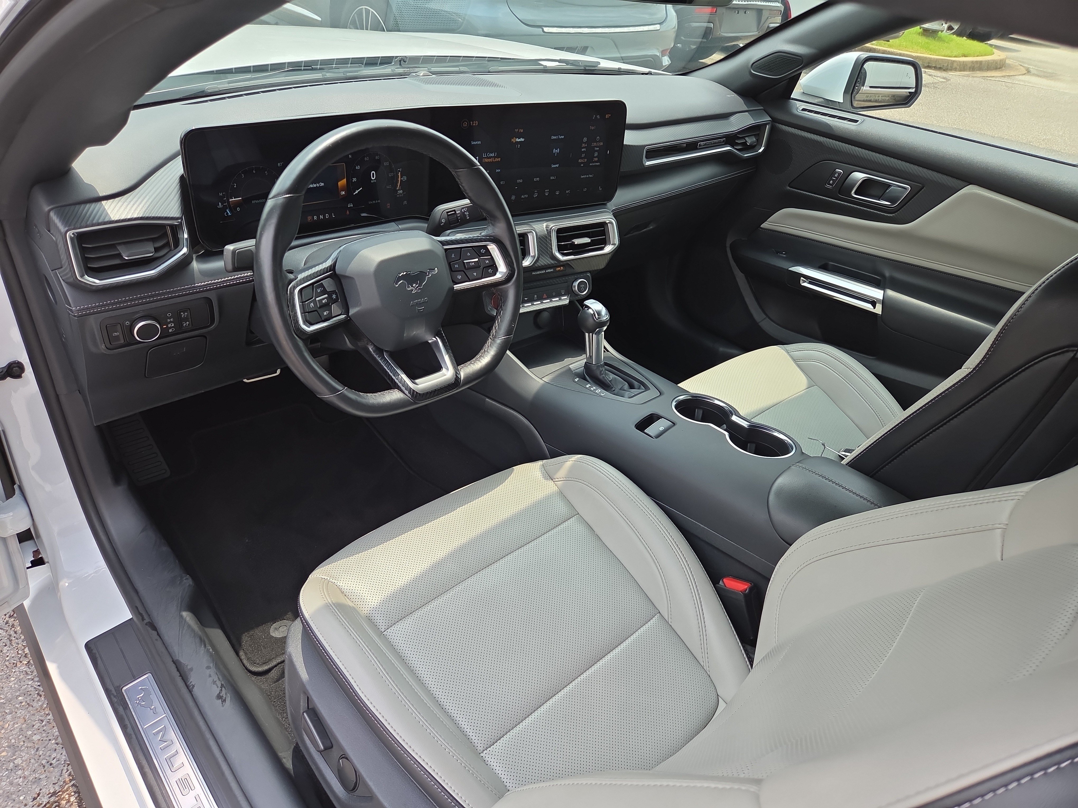 Used 2025 Ford Mustang Premium RWD image 5