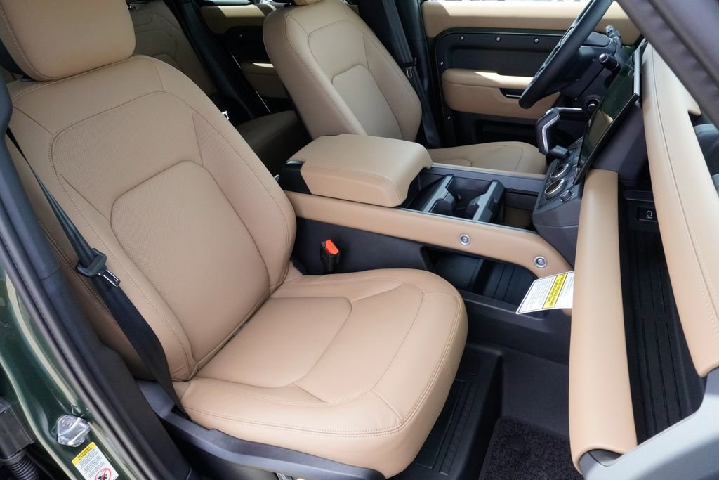 New 2026 Land Rover Defender 130 X-Dynamic SE image 24