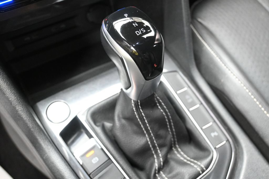 Used 2022 Volkswagen Tiguan SE R-Line FWD image 18