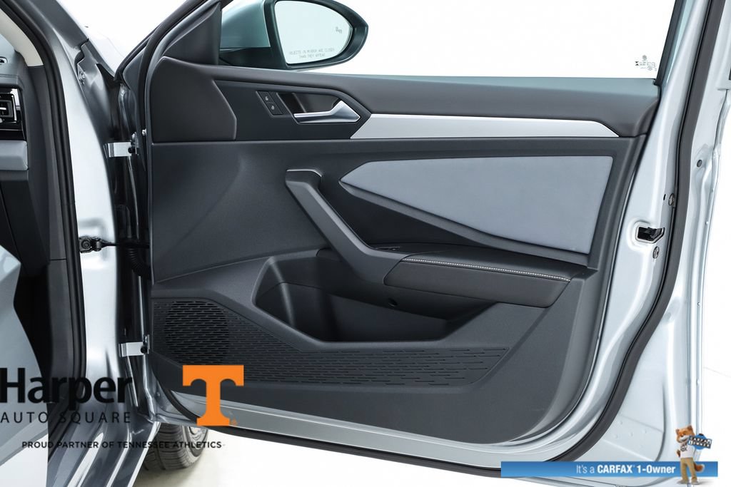 Used 2025 Volkswagen Jetta SE w/ Sunroof Package FWD image 31
