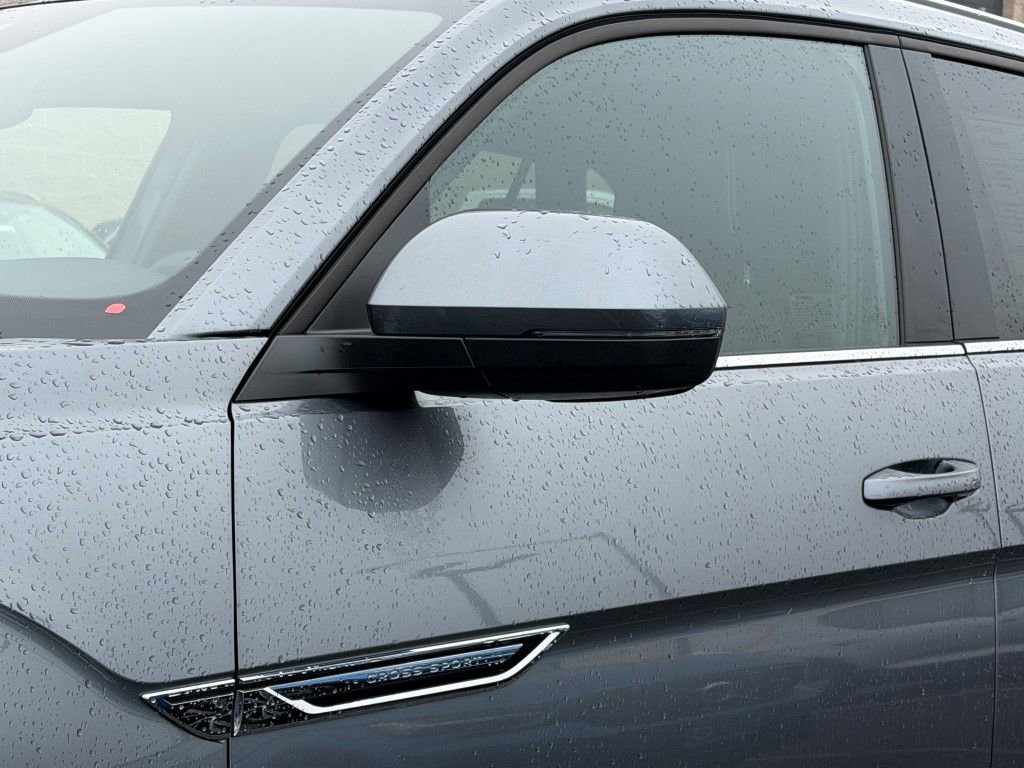 Used 2024 Volkswagen Atlas Cross Sport SE image 9