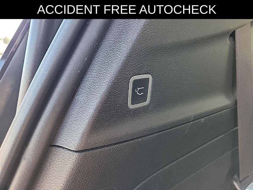 Used 2017 Chrysler Pacifica Limited w/ UConnect Theater Package FWD image 7