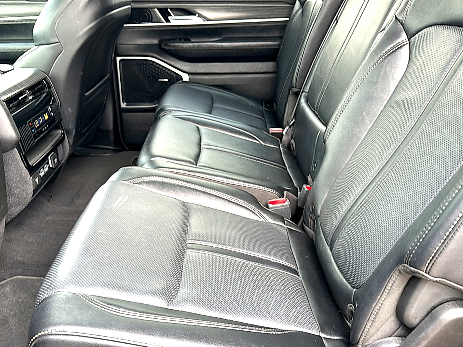 Used 2024 Jeep Wagoneer Series II w/ Flexible Seating Group RWD image 18