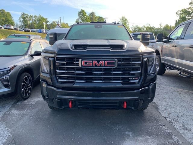 Used 2024 GMC Sierra 3500 AT4 w/ AT4 Preferred Package AWD/4WD image 3