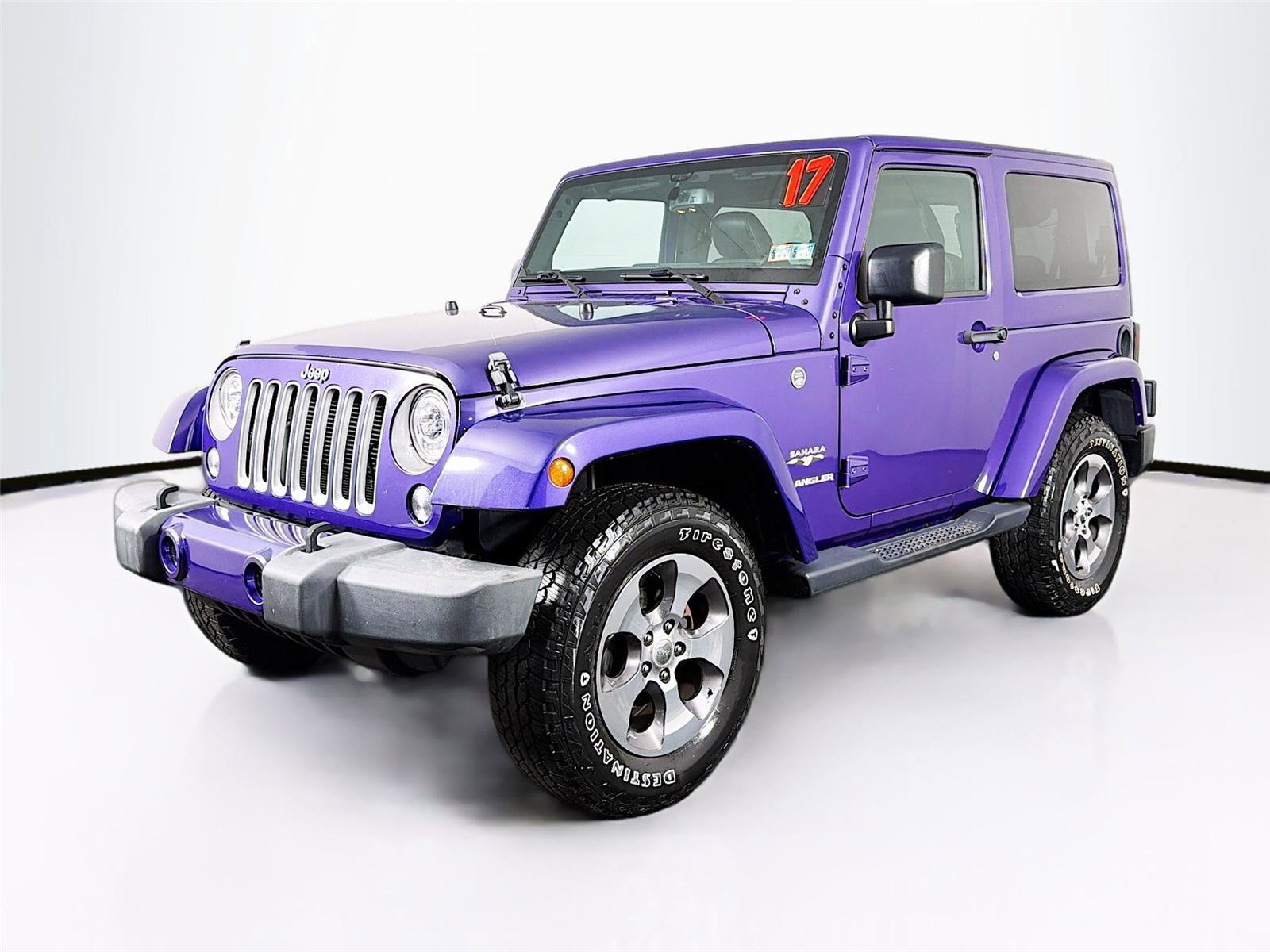 Used 2017 Jeep Wrangler Sahara w/ Connectivity Group AWD/4WD image 3