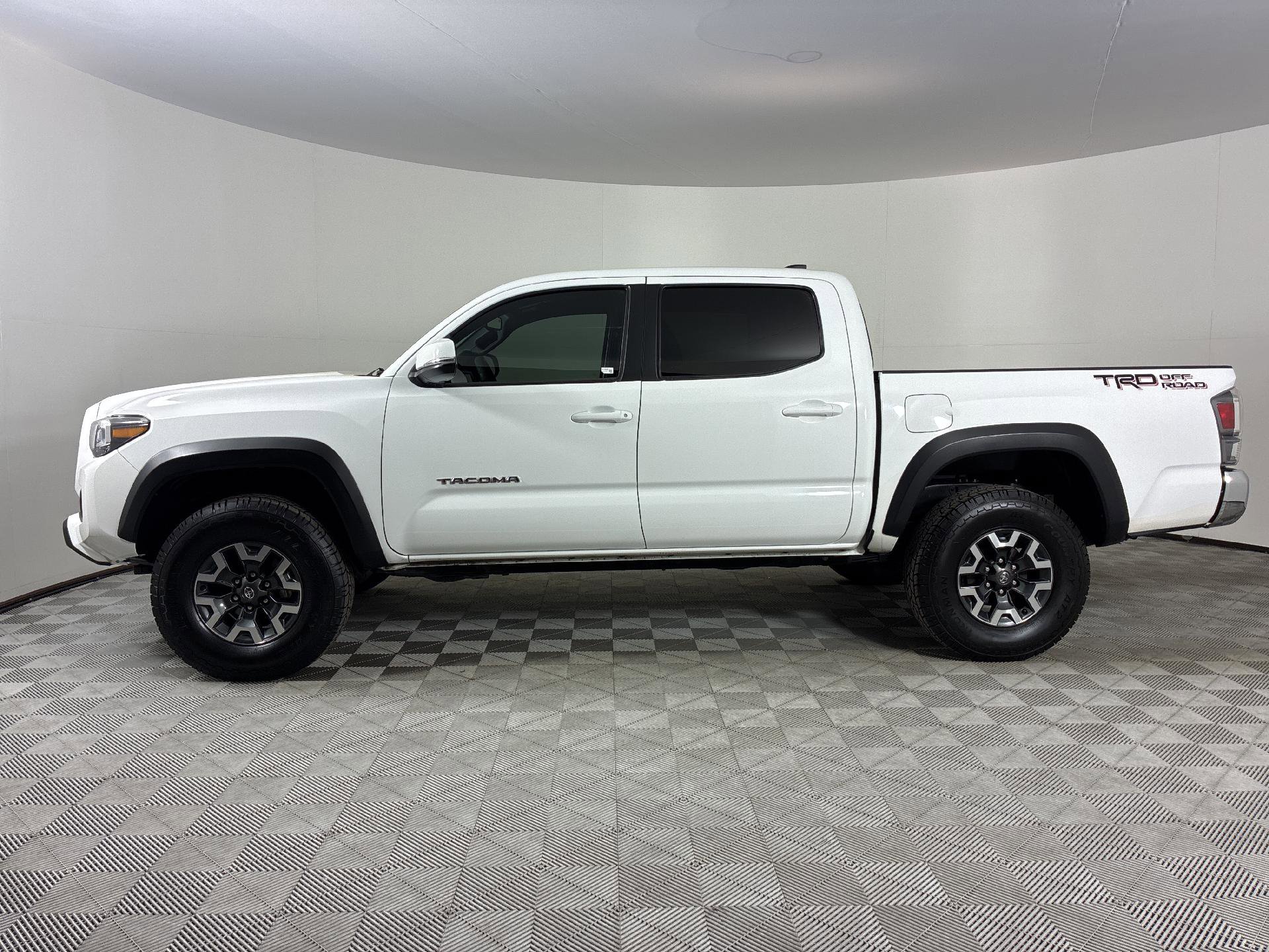 Used 2023 Toyota Tacoma 2WD Double Cab image 2