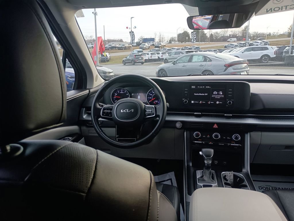 Used 2024 Kia Carnival LX image 15