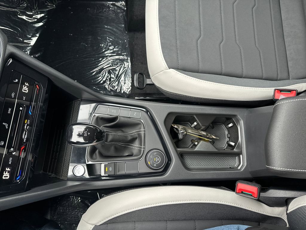 New 2026 Volkswagen Taos SE image 13