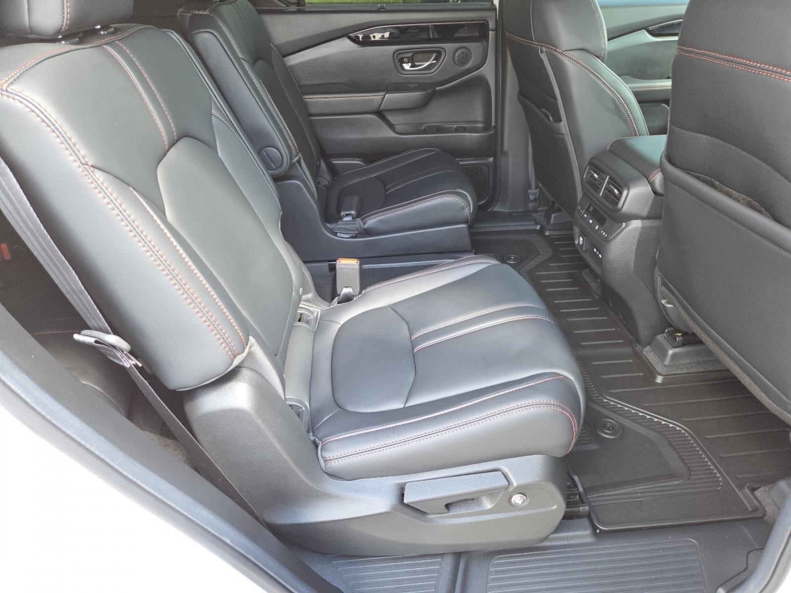 Used 2025 Honda Pilot TrailSport image 23