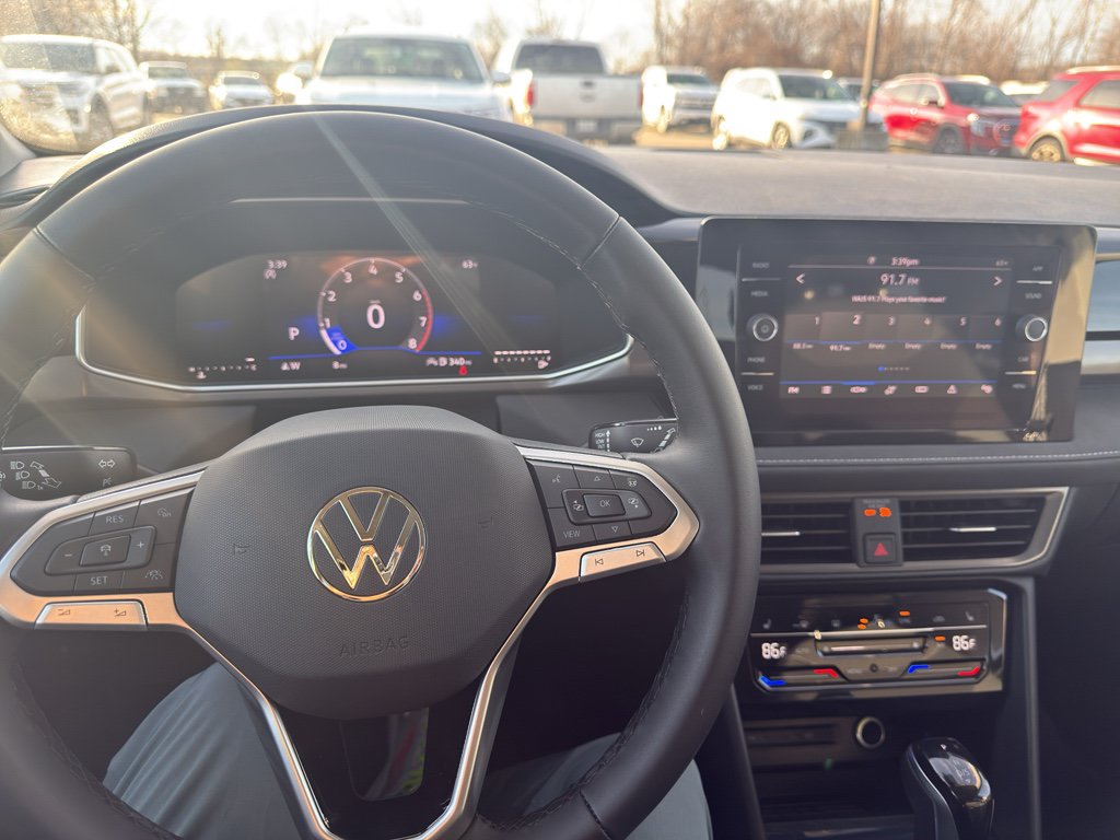 New 2026 Volkswagen Taos SE FWD image 15
