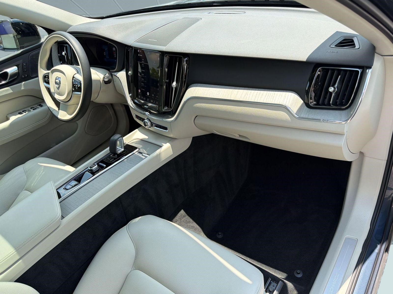 Certified 2024 Volvo XC60 T8 Plus w/ Climate Package AWD/4WD image 31