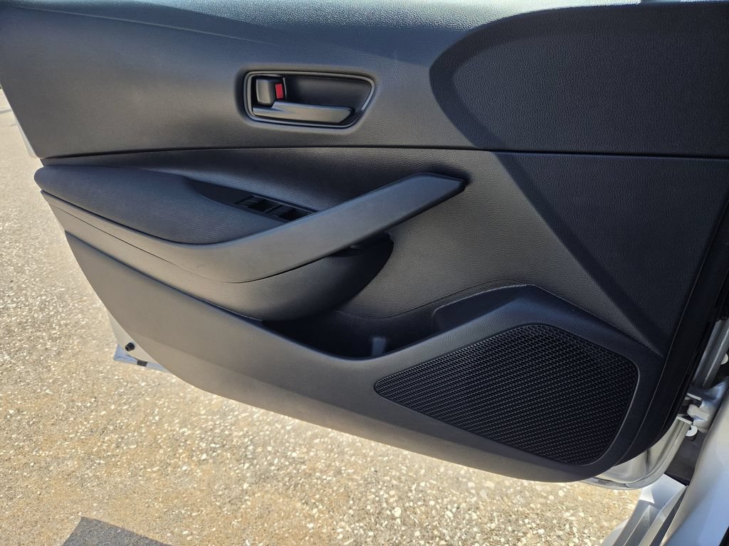 Used 2025 Toyota Corolla LE FWD image 25