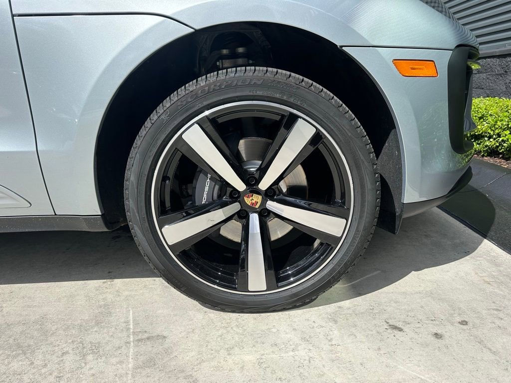 Certified 2026 Porsche Macan Turbo AWD/4WD image 15
