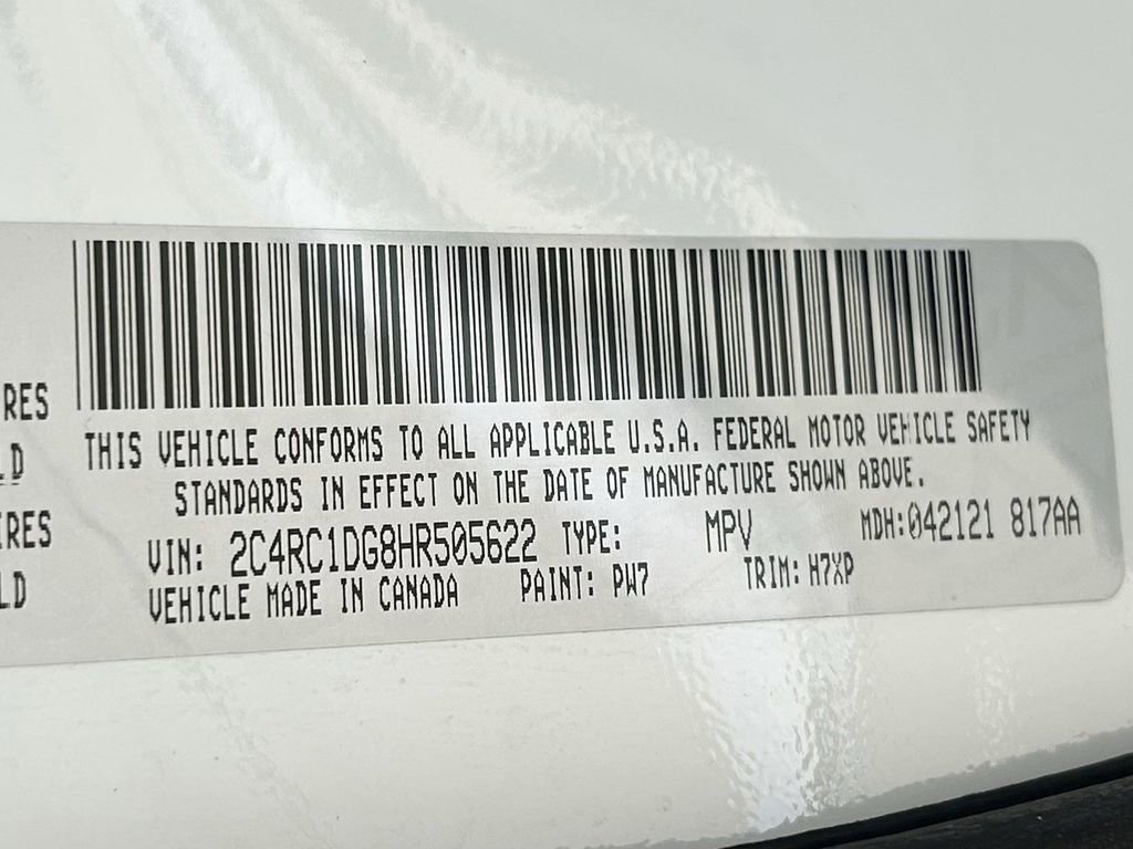 Used 2017 Chrysler Pacifica Touring w/ Tire & Wheel Group image 32