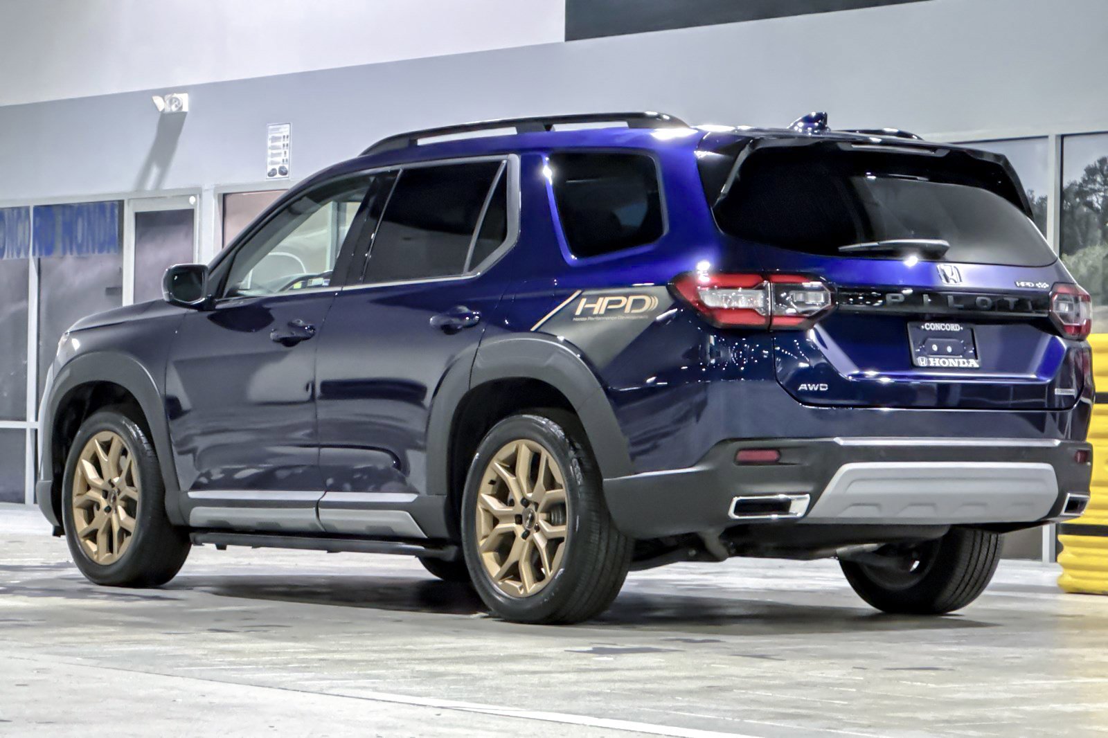 Certified 2024 Honda Pilot Touring image 3