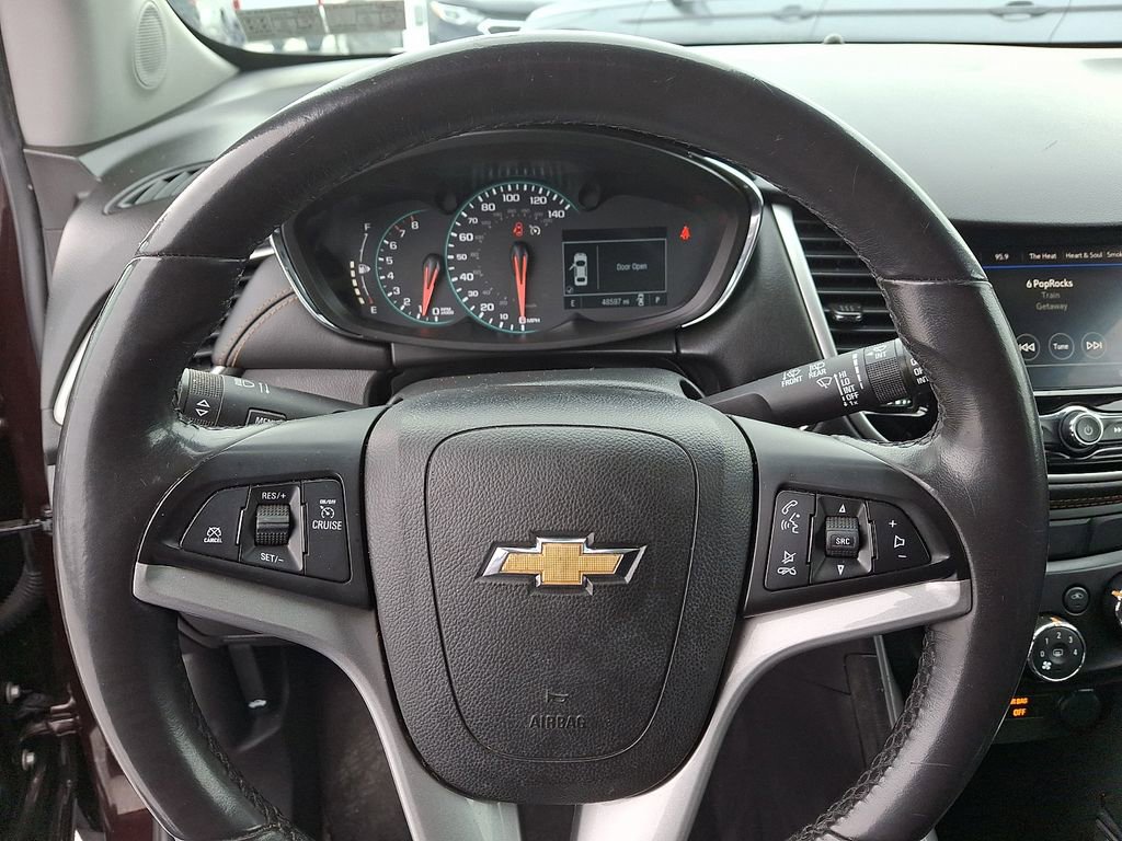 Used 2021 Chevrolet Trax LT w/ LT Convenience Package image 21