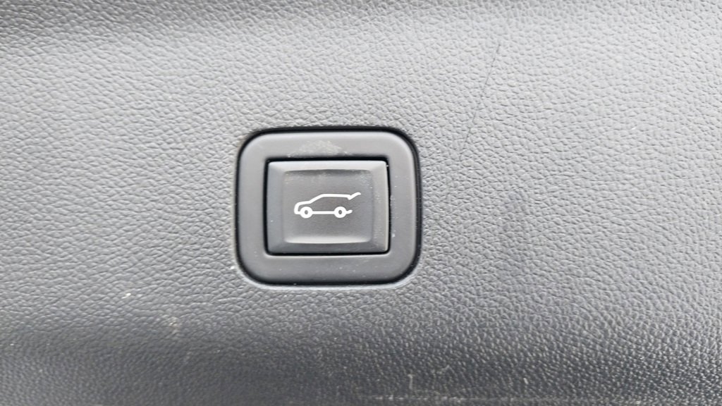 Used 2023 Chevrolet Suburban LT image 8