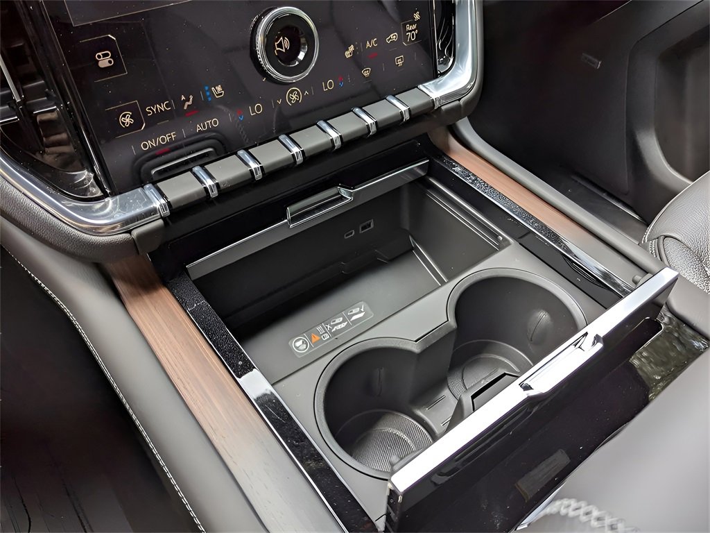 New 2025 GMC Yukon XL Denali w/ Denali Reserve Package image 34