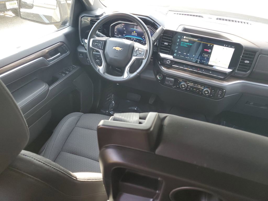 Used 2025 Chevrolet Silverado 1500 LT image 11