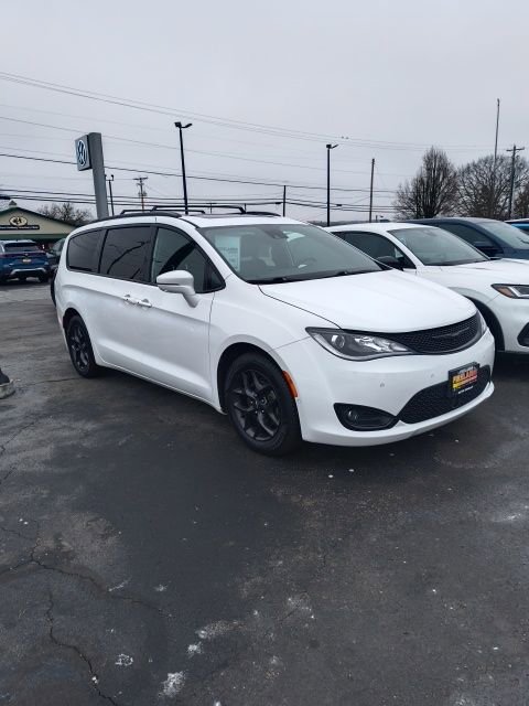 Used 2018 Chrysler Pacifica Limited image 10