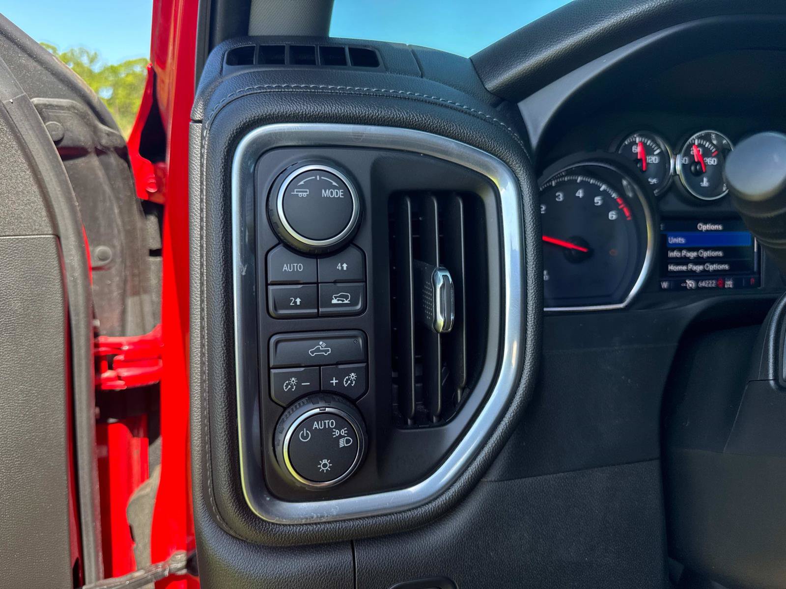Used 2020 Chevrolet Silverado 1500 LT AWD/4WD image 31