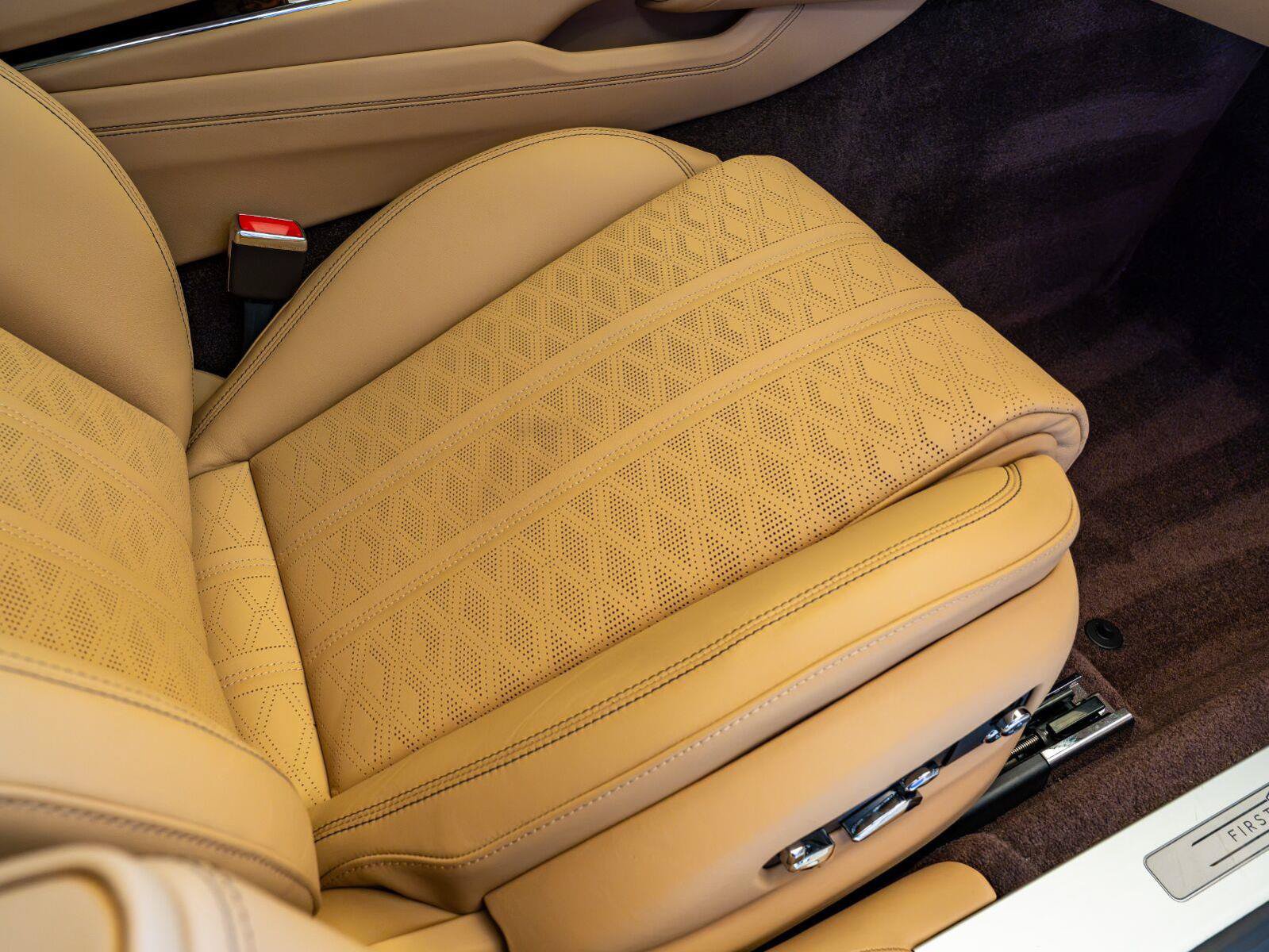 Used 2025 Bentley Flying Spur Plug-In Hybrid AWD/4WD image 21