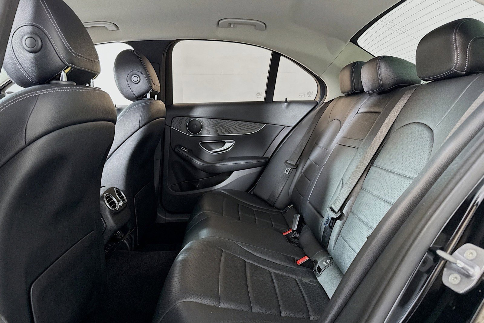 Used 2017 Mercedes-Benz C 300 Sedan image 8