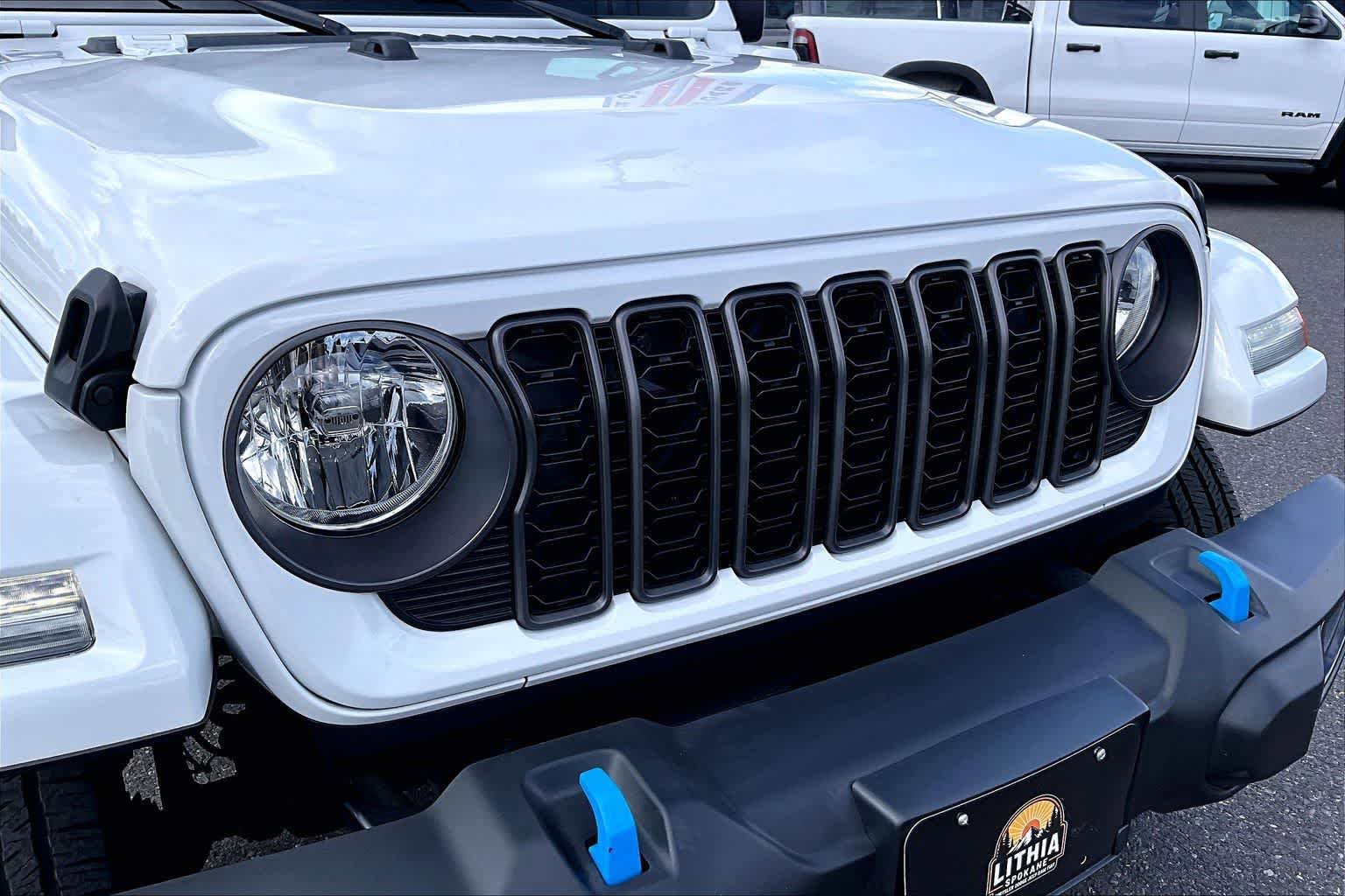 Used 2024 Jeep Wrangler Unlimited AWD/4WD image 33