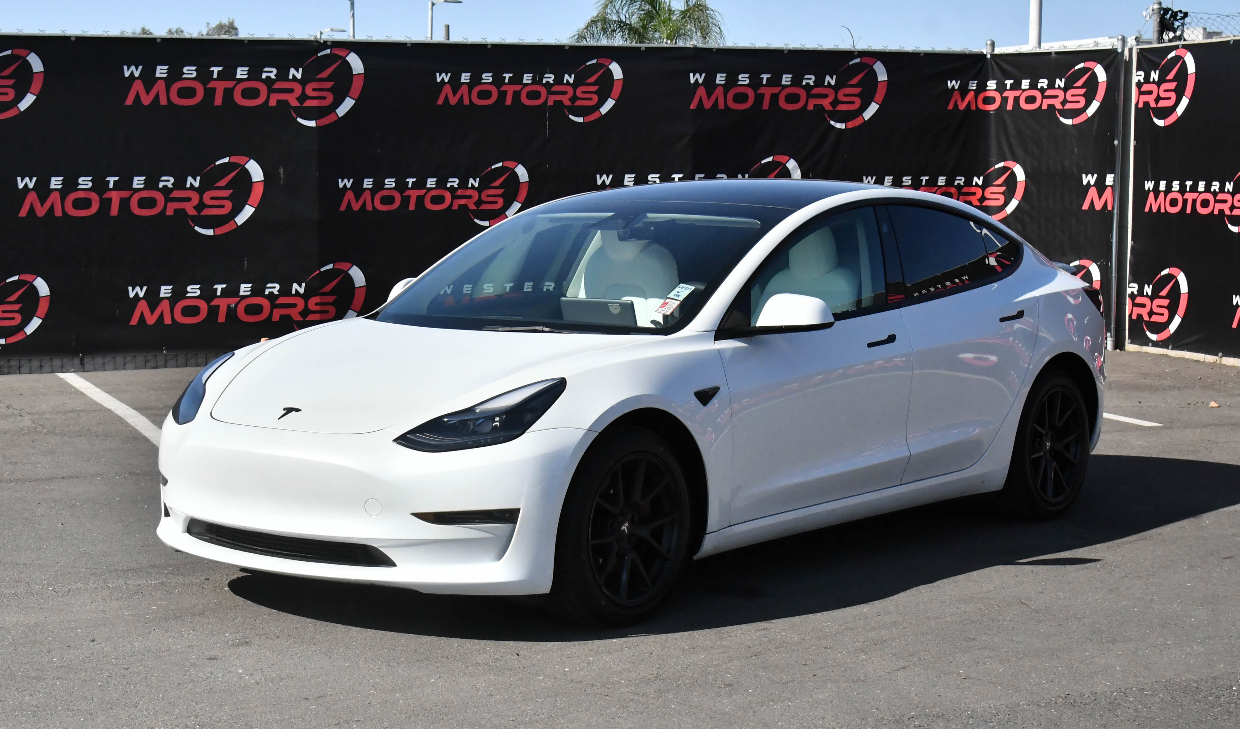 Used 2023 Tesla Model 3 Standard Range RWD image 3