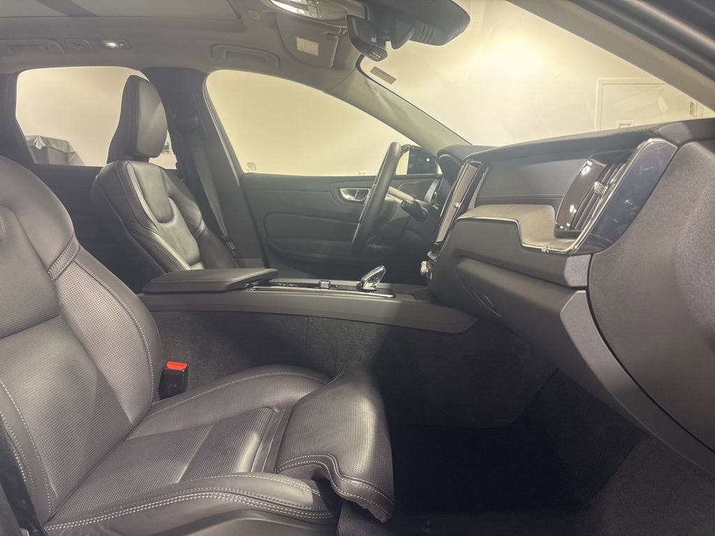 Used 2025 Volvo XC60 B5 Ultra w/ Climate Package image 28