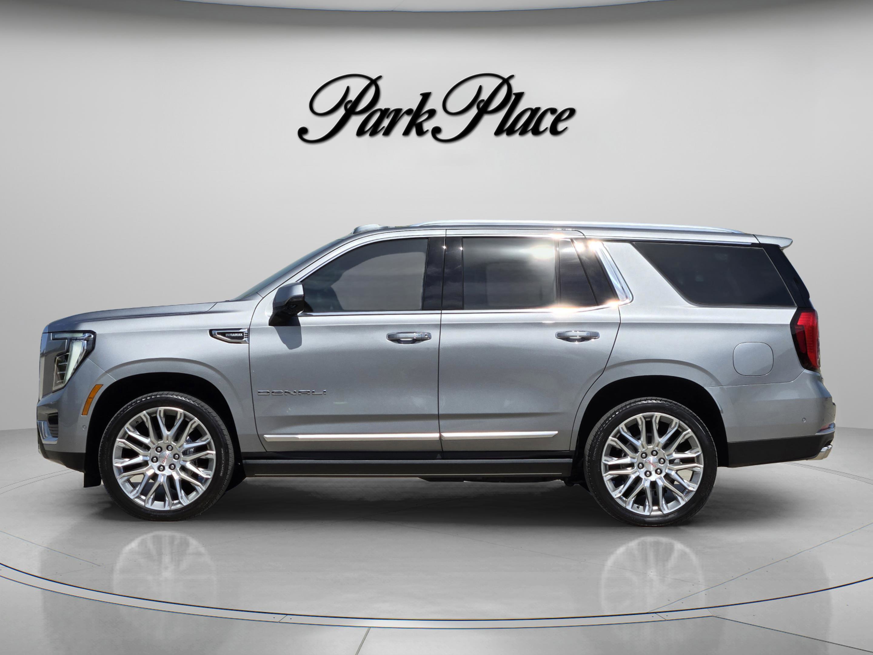 Used 2026 GMC Yukon Denali w/ Denali Reserve Package image 2