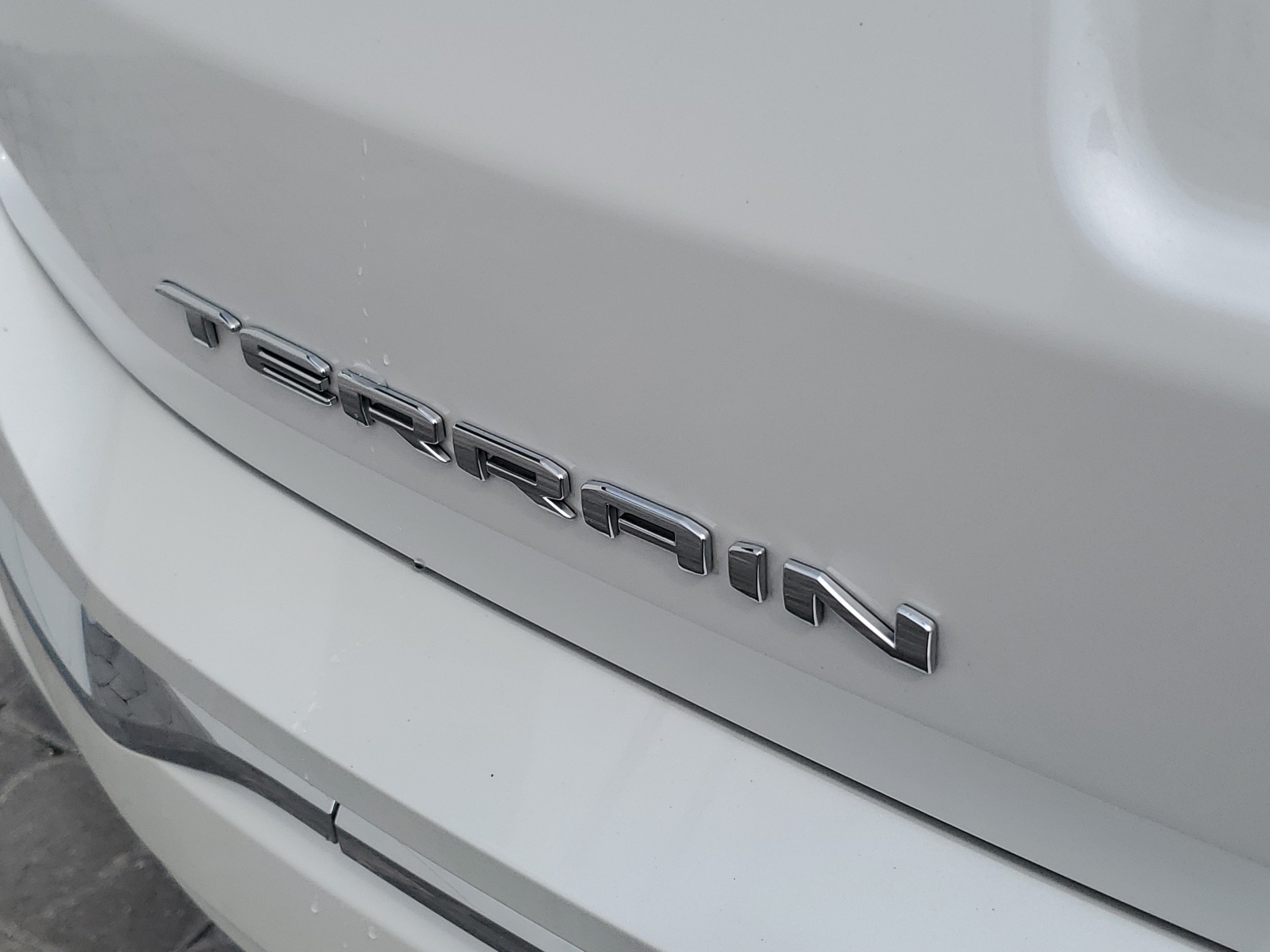 Used 2024 GMC Terrain Denali w/ Denali Premium Package AWD/4WD image 8