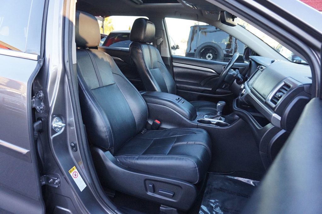 Used 2017 Toyota Highlander SE FWD image 22