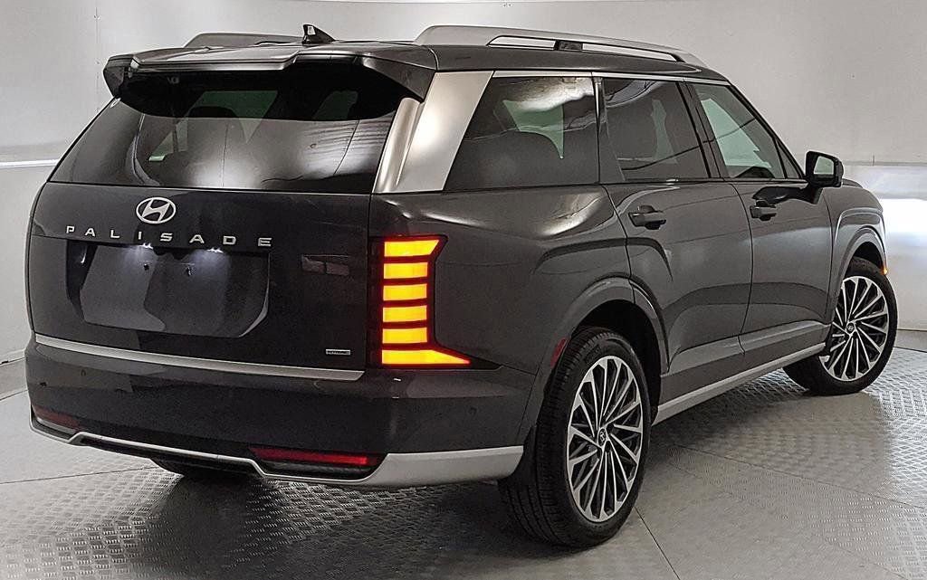 Used 2026 Hyundai Palisade Calligraphy AWD/4WD image 3