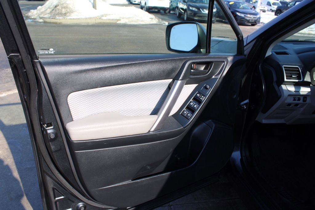 Used 2018 Subaru Forester 2.5i Premium w/ All-Weather Package image 18