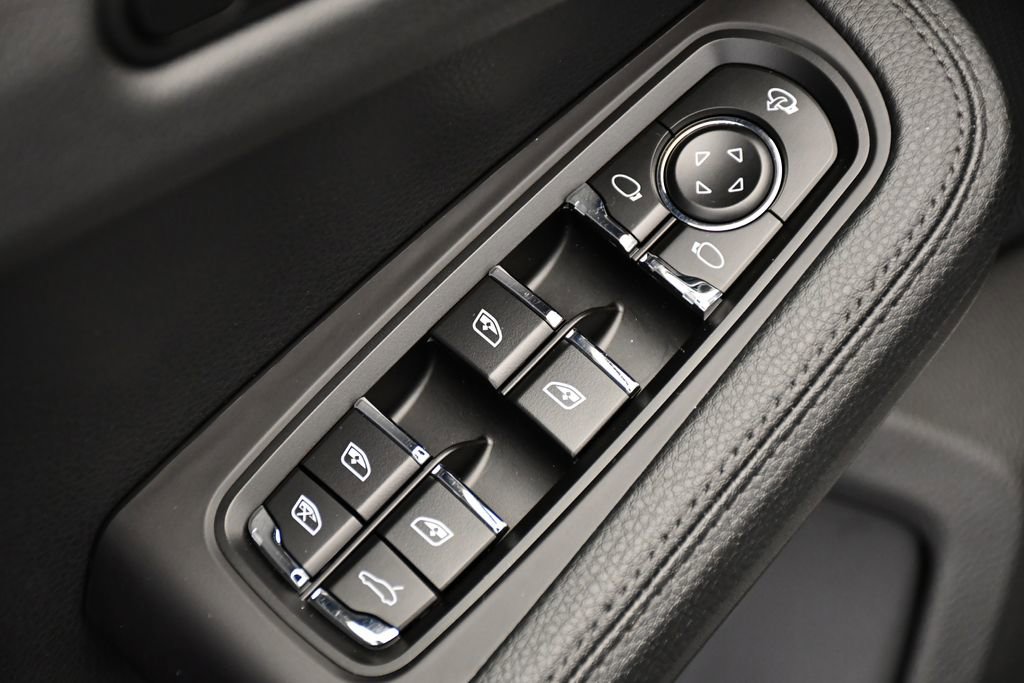 Used 2024 Porsche Macan S image 39