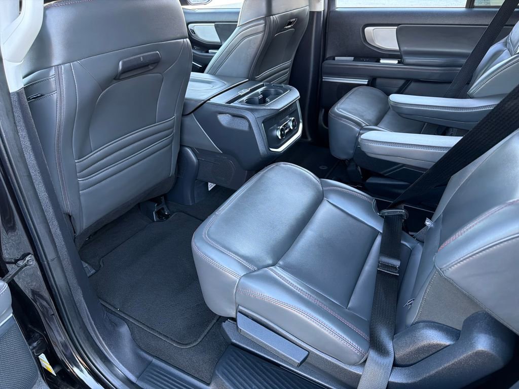 Used 2025 Ford Expedition Active image 31