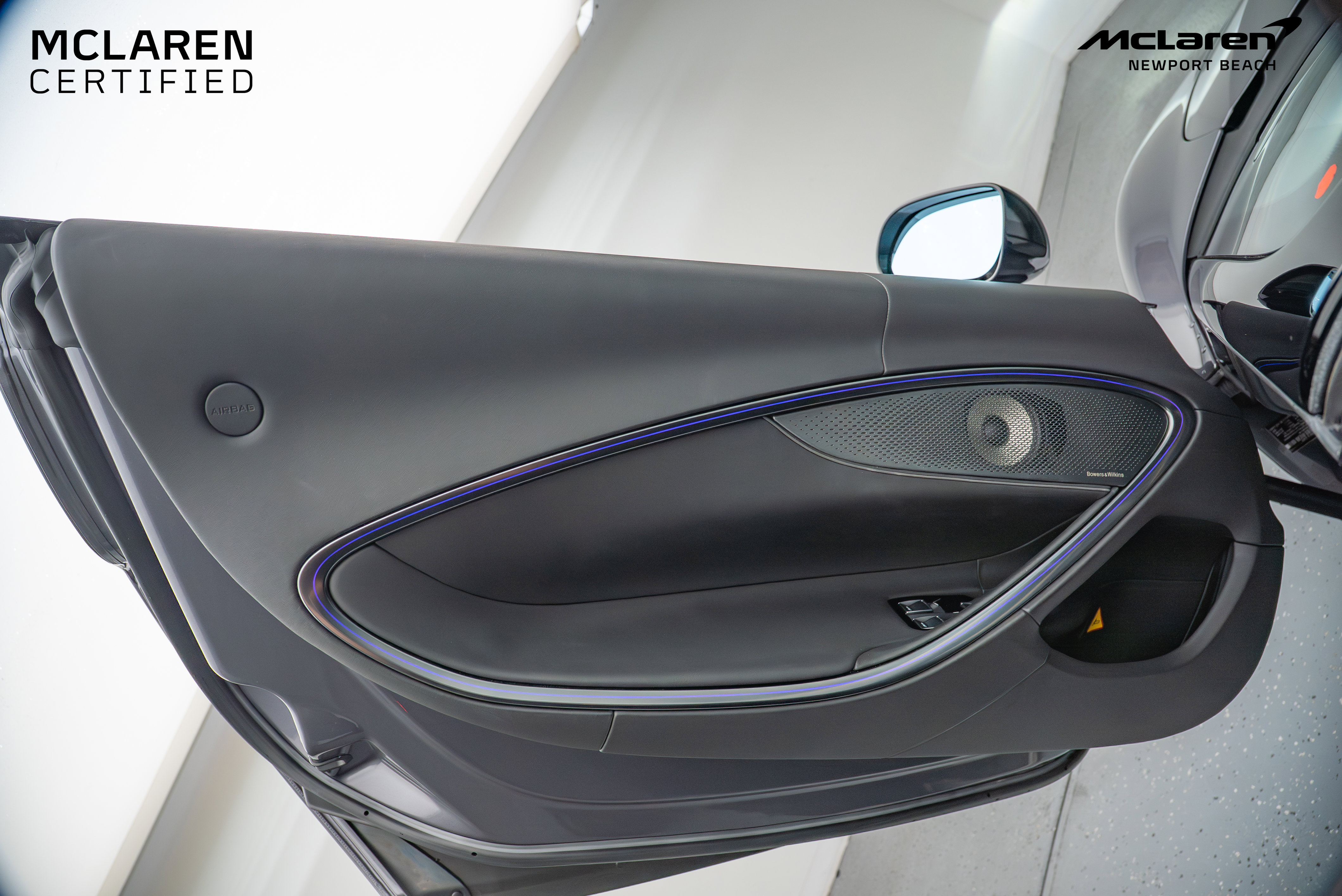 Used 2025 McLaren Artura Spider image 32