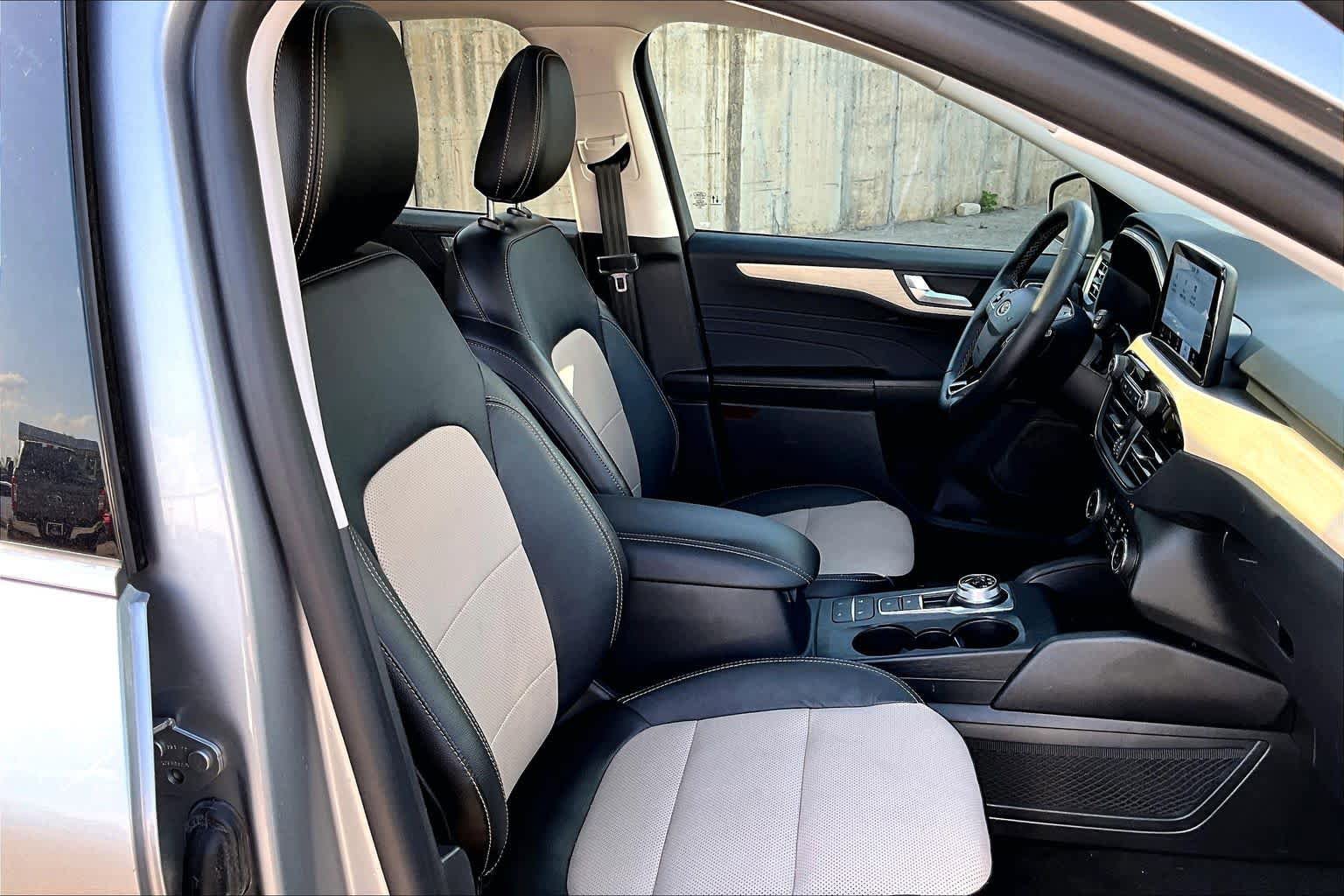 Certified 2022 Ford Escape Titanium w/ Titanium Elite Package AWD/4WD image 9