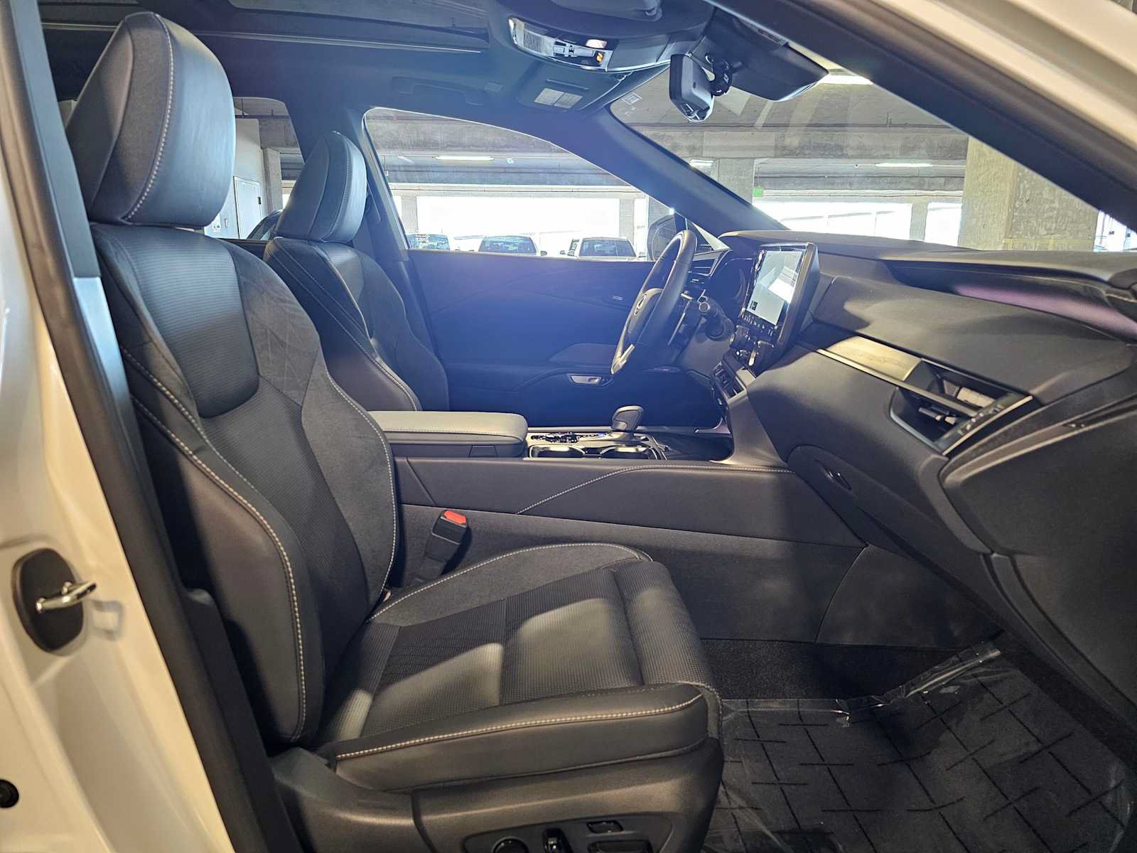 Used 2025 Lexus RX 450h AWD w/ Convenience Package image 32